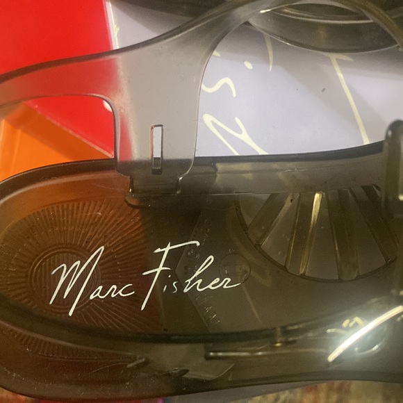 🩴Marc Fisher GEMMIE Clear Sandals - Picture 5 of 5